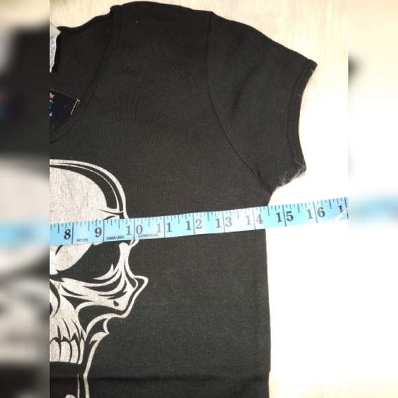 Bella silver skull print, black tee,size "M" - Picture 6 of 7